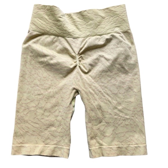 Gymshark Yellow Adapt Animal Seamless Cycling‎ Shorts Ruched Bum L Activewear - Picture 2 of 7
